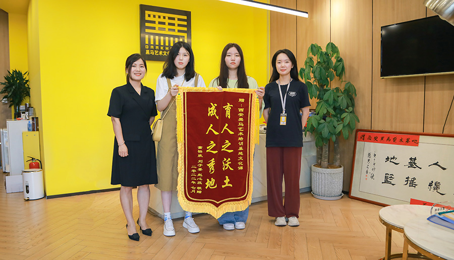 學(xué)生(sheng)的(de)肯定